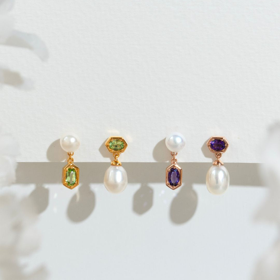 Moderne Perle &amp; Peridot Mismatched Drop Ohrringe in vergoldetem Silber