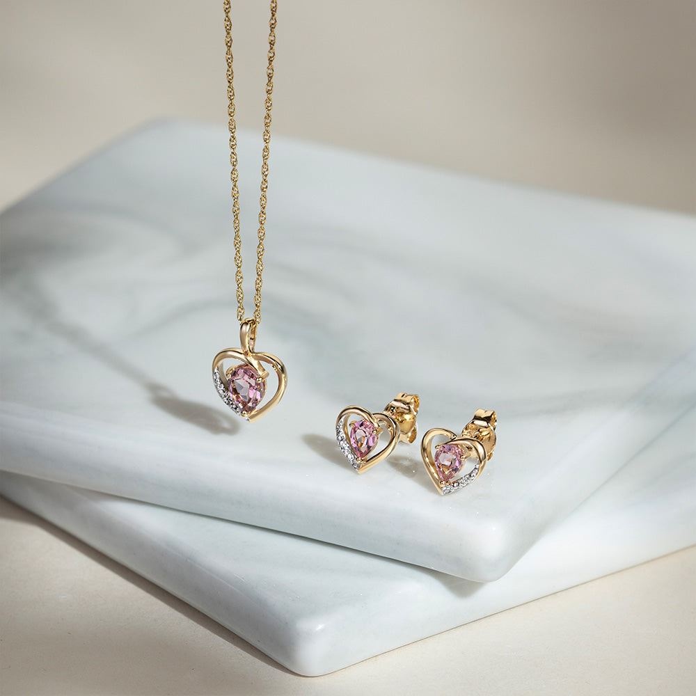 Klassische Halskette mit birnenförmigem rosa Turmalin- und Diamant-Herzanhänger aus 9 Karat Gelbgold